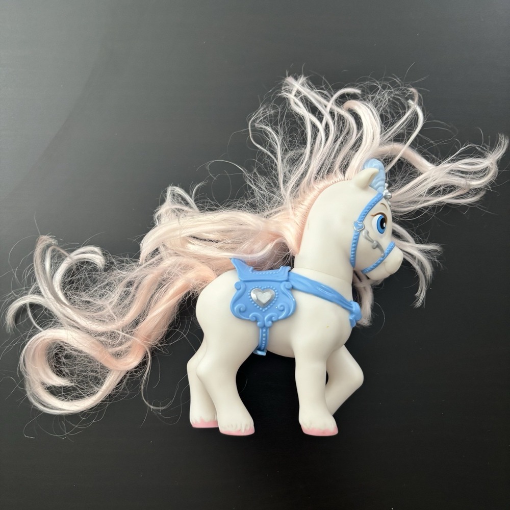 Disney Cinderella Mini 6 Inch Horse With Rotating Head And Pink Hair